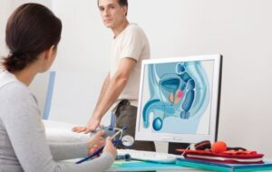 Diagnóstico de Cáncer de Próstata posterior a tratamiento antibiótico en pacientes con Antígeno Prostático Específico entre 4 y 10 ng/mL